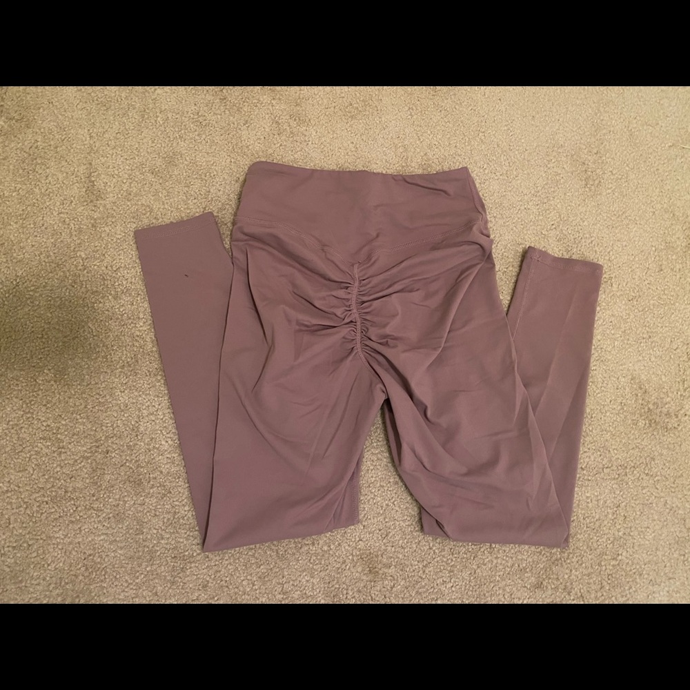 ✨ASTORIA LUXE SCRUNCH LEGGINGS ✨ - Picture 5 of 6